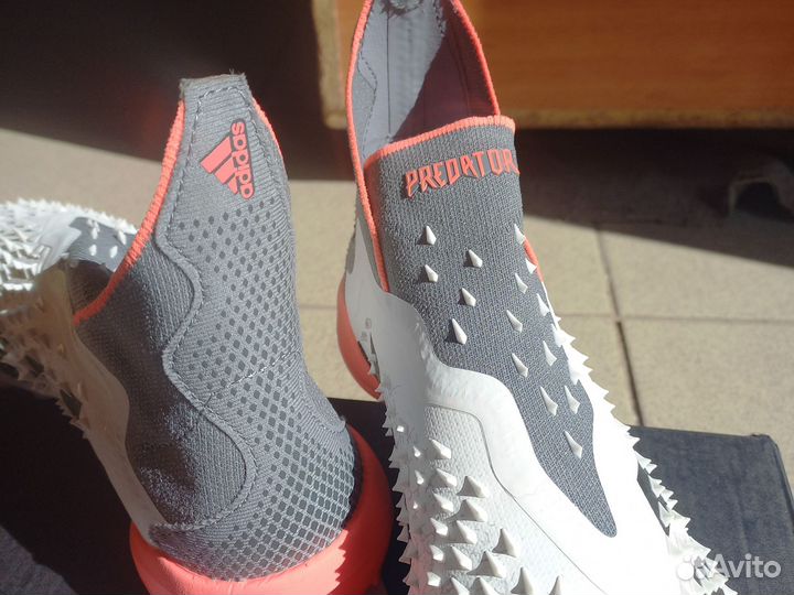 Футбольные бутсы adidas predator freak