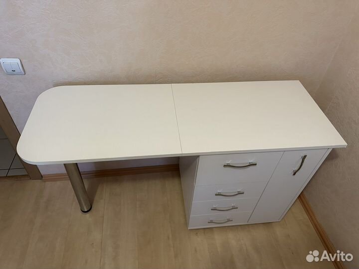 Маникюрный стол складной