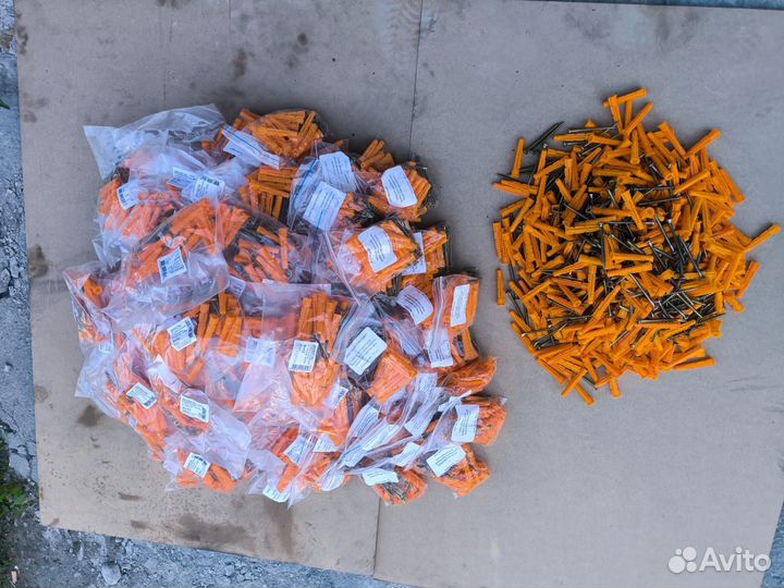 Дюбель универсальный 8*52 с саморезом 5*60