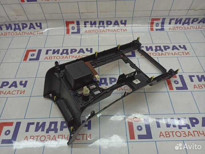 Накладка центральной консоли Toyota Land Cruiser P