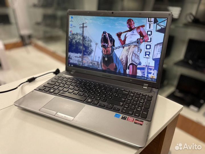 Ноутбук Samsung (AMD A8/ 4gb/ Radeon 7640G)