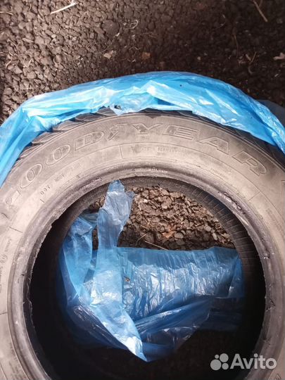 Goodyear UltraGrip Extreme 215/65 R16