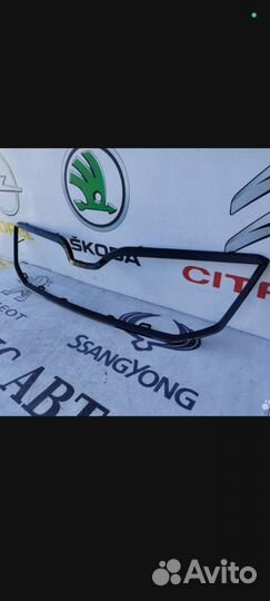 Молдинг решетки радиатора octavia a7 черный глянец