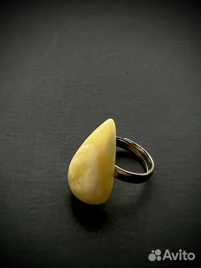 Кольцо с янтарем