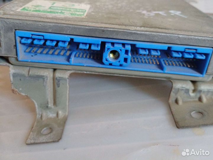 Эбу Nissan Preria joi PNM11 4 WD 2371052R10