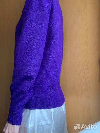 Свитер фиолетовый женственный