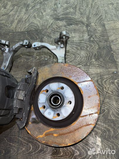 Кулак передний Audi A6 C6 3.0 caja