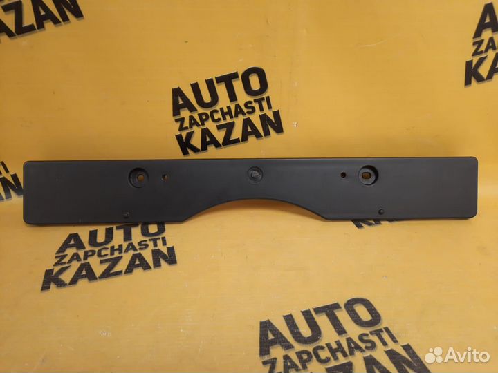 Накладка под номерной знак Toyoya Camry 2014-2017