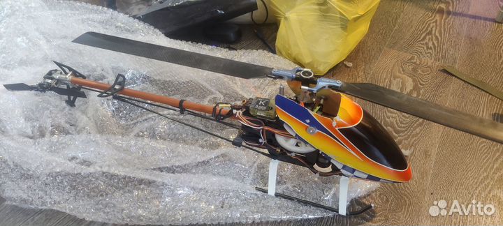 Дрон, вертолет trex 450