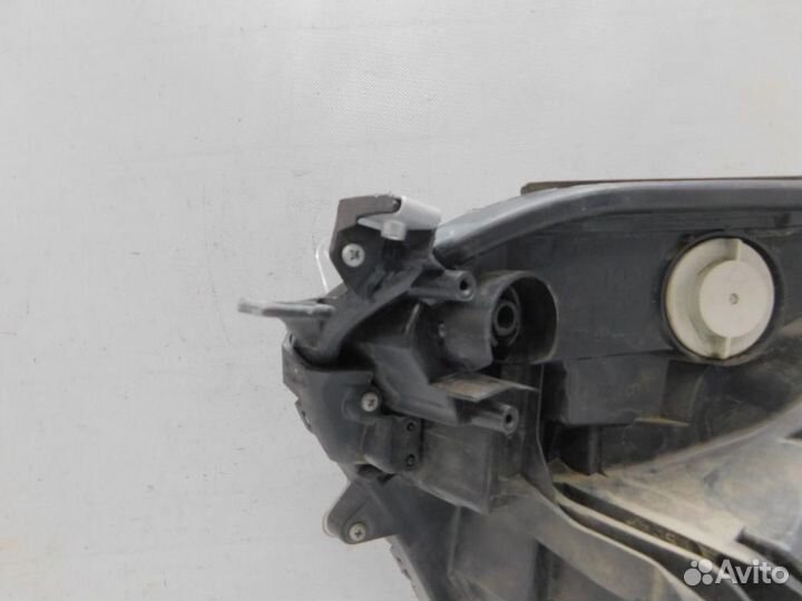 Фара правая Toyota RAV4