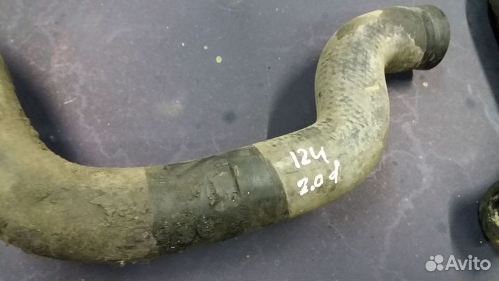 Патрубок системы охлаждения w124 2.0d