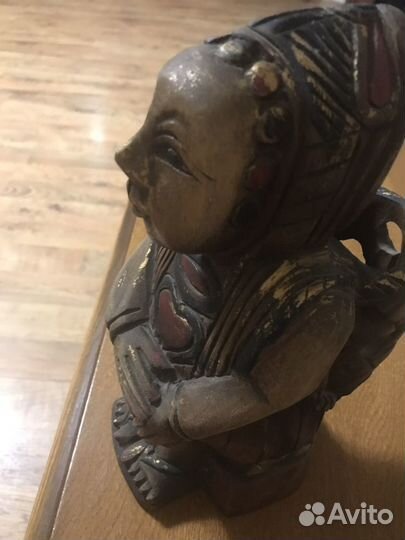 Статуэтка из дерева