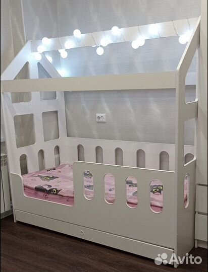 Детская кровать домик