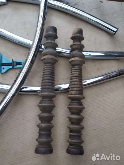 Детали к старинным часам или к мебели