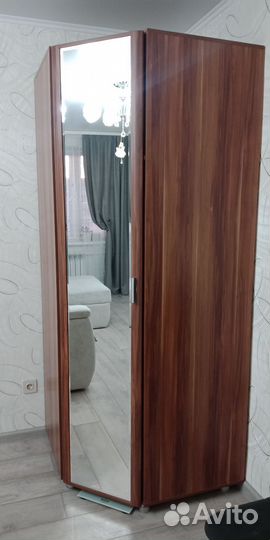 Угловой шкаф с зеркалом
