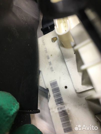 Замок двери передний правый Mercedes W164