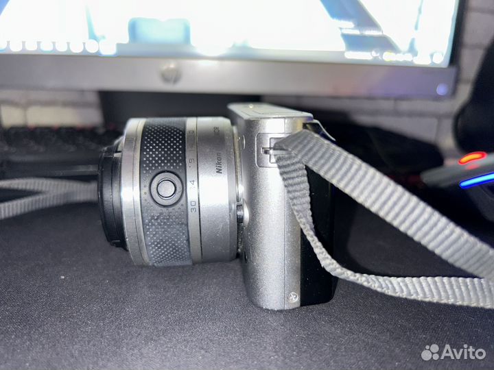 Компактный фотоаппарат nikon J1