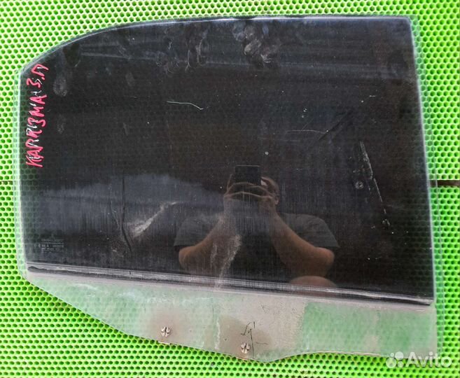 Стекло заднее правое Митсубиси Каризма Carisma