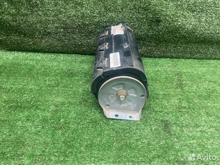 Подушка безопасности в торпедо Mercedes-Benz E