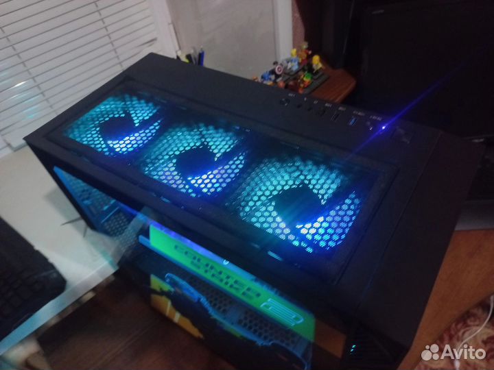 Intel Core i5-7400; Nvidea Geforce 1080