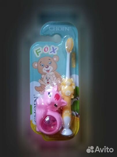 Детские зубные щетки с игрушкой