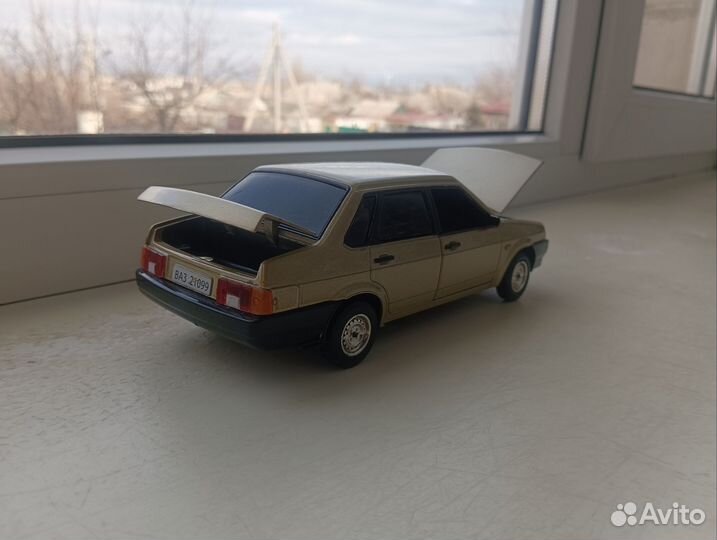 Модель автомобиля 1 24