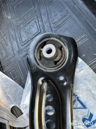 Передний левый рычаг Skoda a7 оригинал