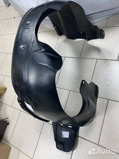 Пoдкpылoк пеpeдний правый Шевроле Kpуз