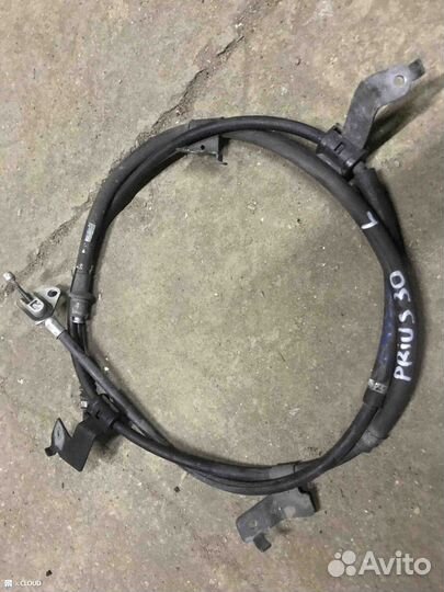 Тросик ручника на toyota prius ZVW30 2zrfxe