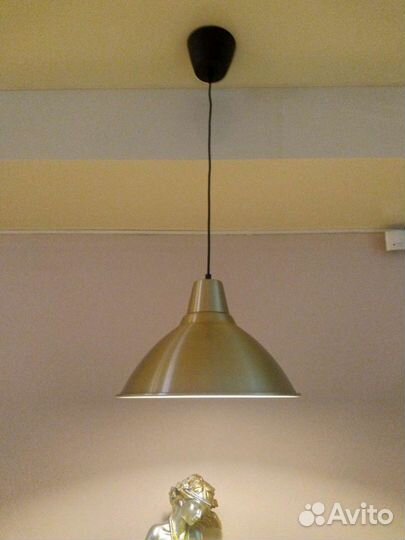 Подвесной светильник фото Икеа медного цвета