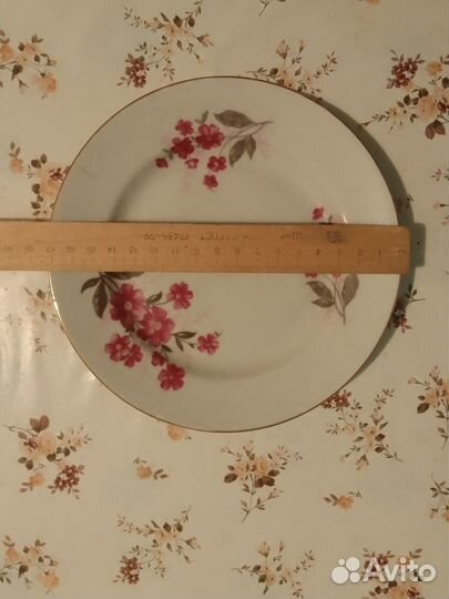 Набор из 4 тарелок, новые