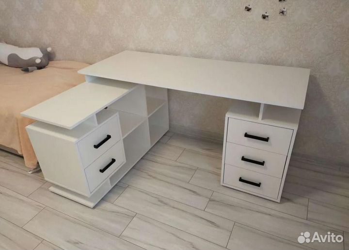 Компьютерный стол угловой 