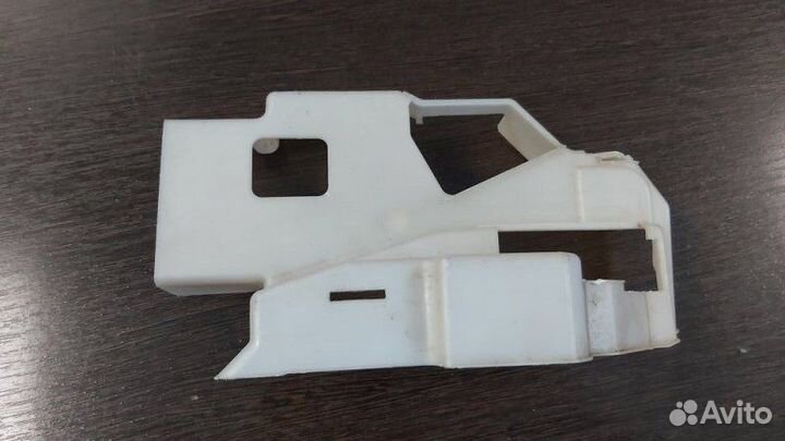 Кожух замка задний левый Volkswagen Touareg 1 2.5D