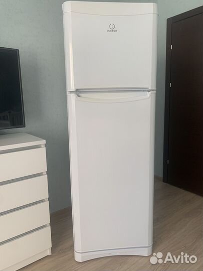 Холодильник indesit