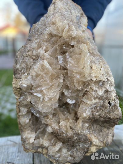 Кальцит лепестковый жеода кристаллы друзы