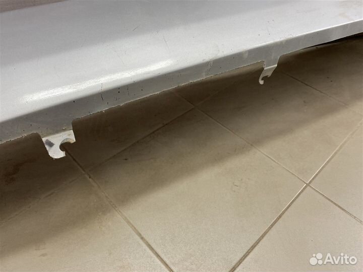 Бампер задний Toyota Hiace (H200) 2004-2017