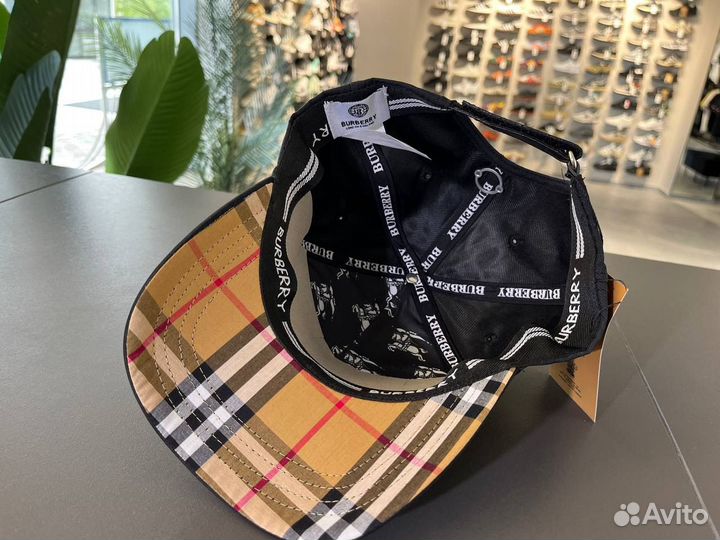 Бейсболка Burberry в ТЦ Мега молл