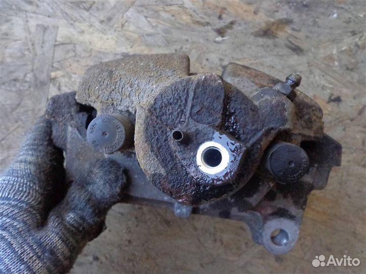 Суппорт тормозной передний правый VW Passat B6