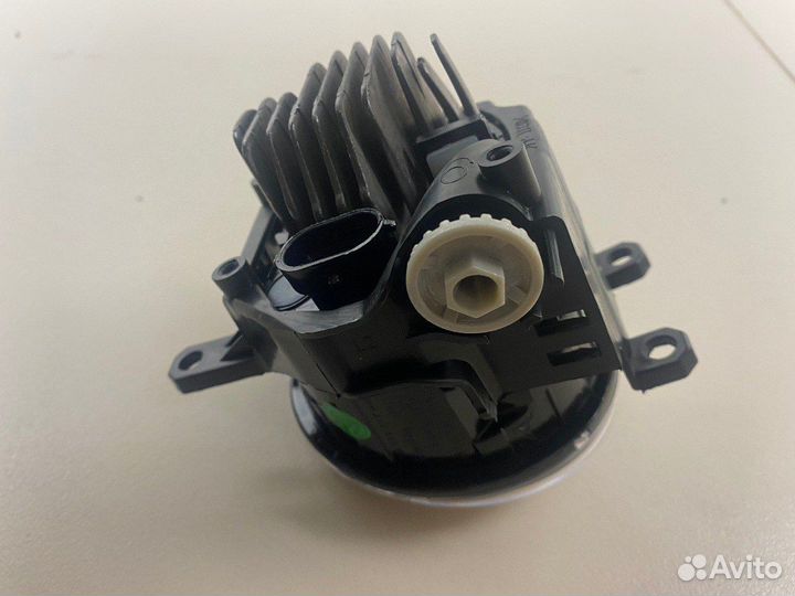 Туманка Toyota Land Cruiser 200 15- (LED)