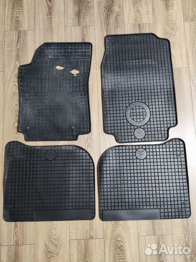 Коврики резиновые на Audi 100-A6 кузов C4