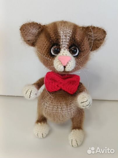 Вязаная игрушка Котик