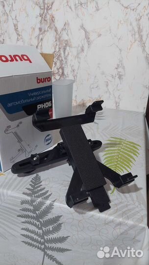 Универсальный автомобильный держатель buro PH06