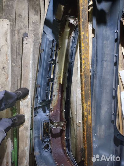 Продам бампер Hilux Surf 185