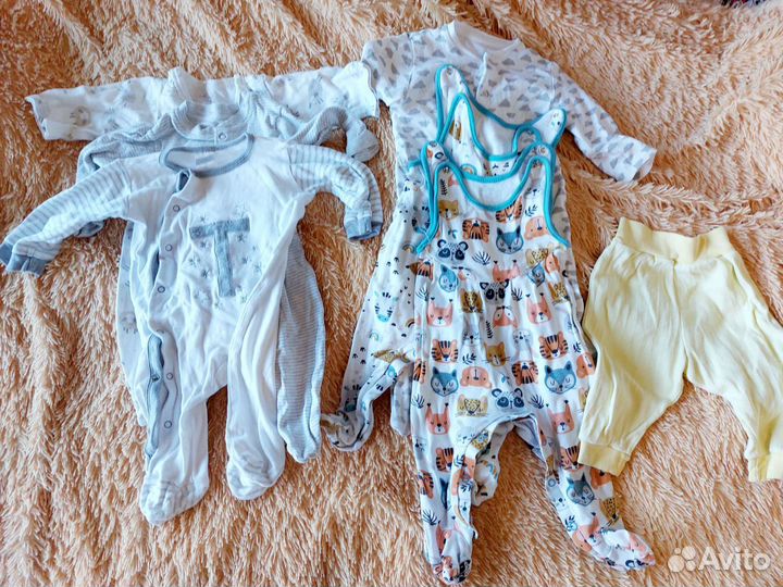 Большой пакет одежды на малышку на доставку