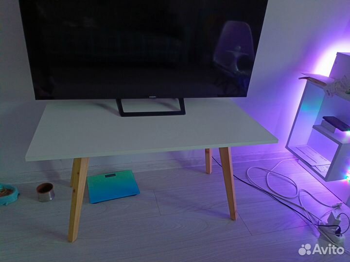 Столик для телевизора