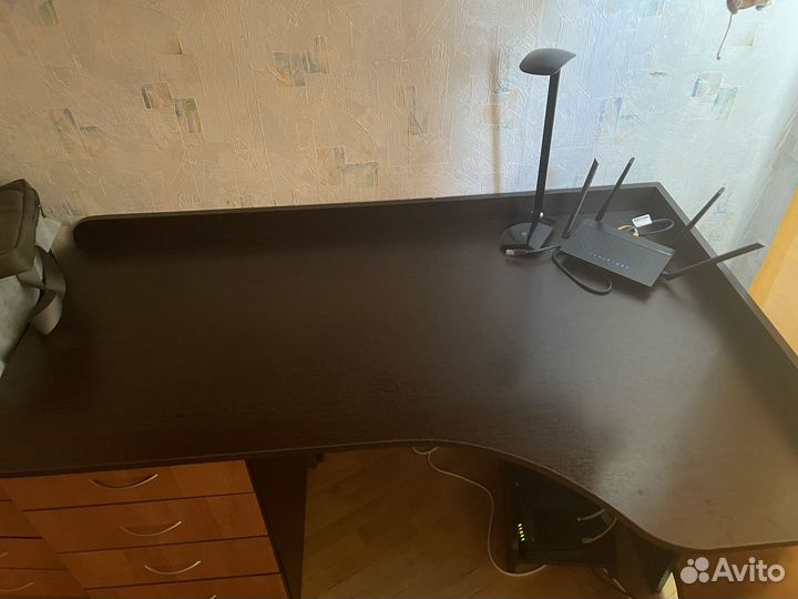 Письменный стол