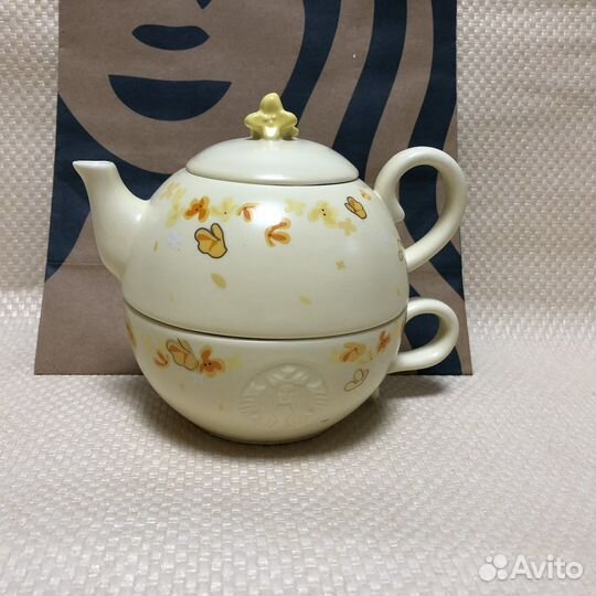 Чайник и чашка Starbucks