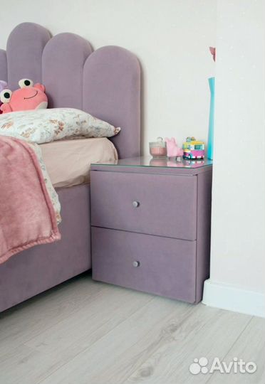 Кровать с подъемным механизмом