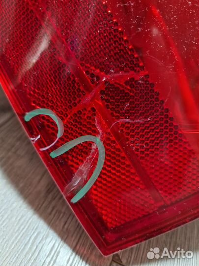 Фонарь задний правый VW Passat B6 универсал