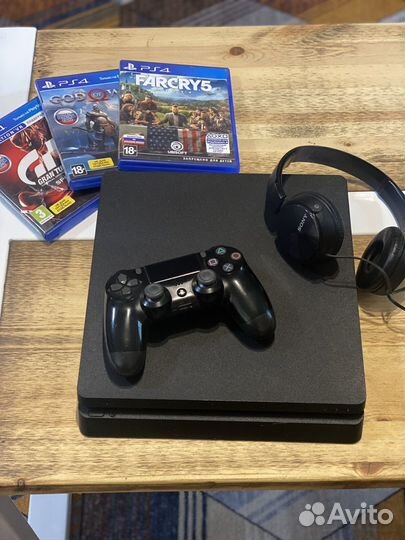 Sony PS4 slim 1tb + 3 игры и наушники